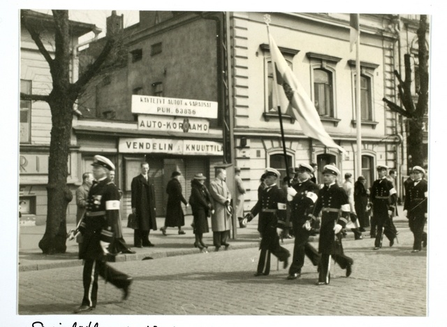 20th anniversary celebration of the end of the War of Liberty in Helsinki; Marine Forces Department marches in northern Esplanad