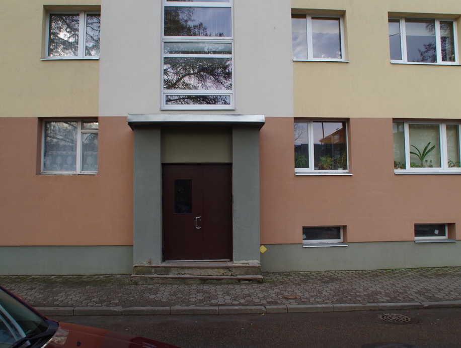Rakvere board and teachers of the Estonian Education Society in front of the schoolhouse rephoto