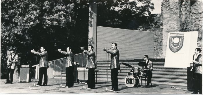 Foto. Gruusia ansambel "Rero"Haapsalu lossipargis 1972.a. suvel.