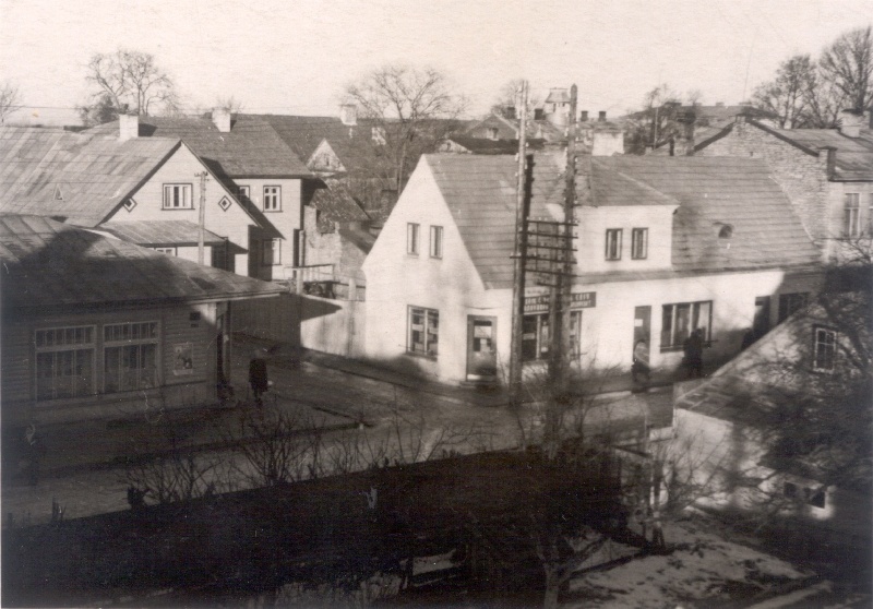 Foto. Vaade linnusest Karja-Saue tänava nurgale. 1949. a.