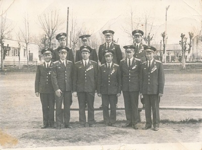 Grupifoto. Tartu garnisoni lennuväelased paraadvormis, 9.05.1973.a. II reas paremalt 2. on Sergei Ivanovitš Kuznetsov.  duplicate photo