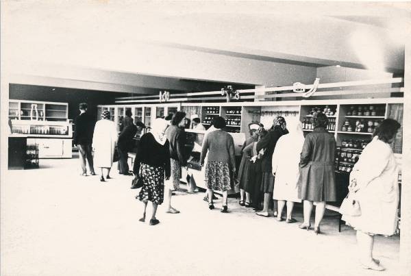 Toidupood Tähe, sisevaade (Tähe 19). Tartu, 1968.