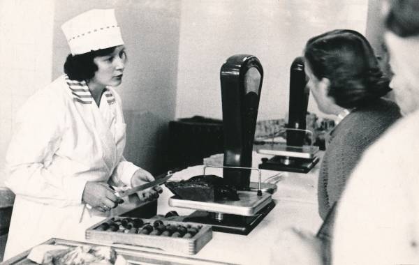 Tartu Lihakombinaadi esinduskauplus "Taliko" (Kingissepa 3, Küütri 3), sisevaade. Tartu, 1968.