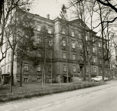 Endine ühiselamu, hilisem Ajalooarhiiv, fassaadivaade. Arhitekt Reinhold Guleke  similar photo