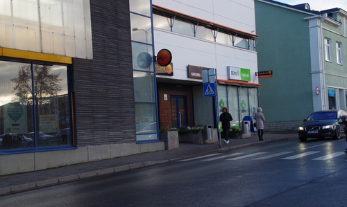 Virumaa Tarbijate Kooperatiivi töötajad maidemonstratsioonil rephoto