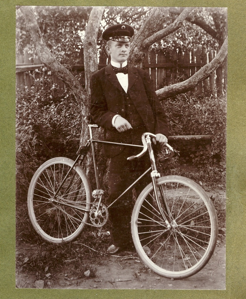 foto, mees jalgrattaga