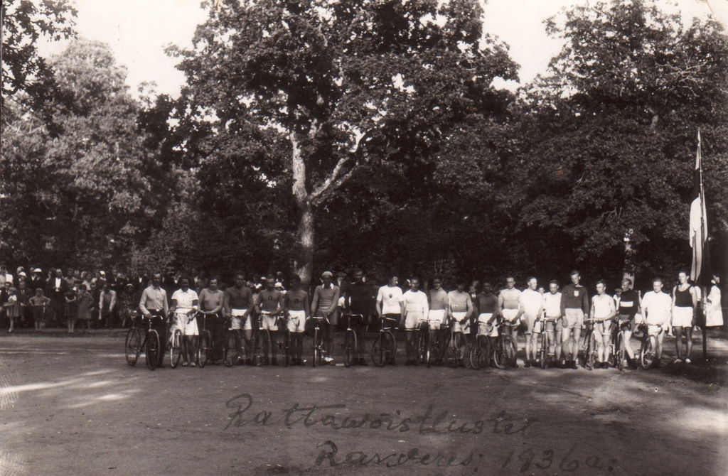 Rakvere jalgrattavõistlustest osavõtjad