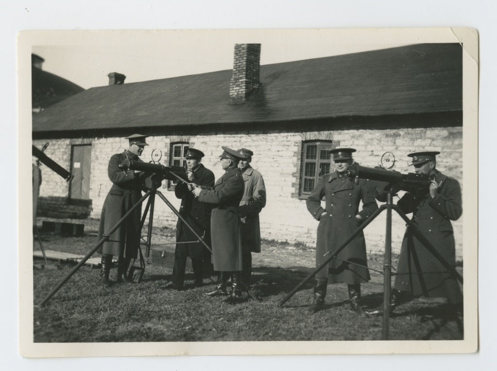 Mereväeohvitser Eduard Saar õhukaitse kursusel 1934.a.