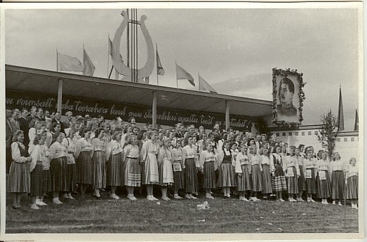 foto, esinevad segakoorid Paide laululaval 1951.a.