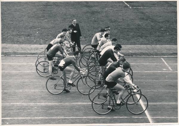 Tartu Ülikool. TRÜ jalgratturite start spordipäeval. 1963.a.