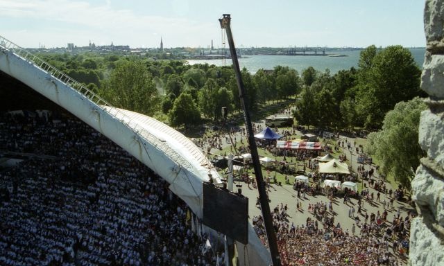 Fotonegatiiv. XIII üldlaulupidu ja XVI üldtantsupidu 2.- 4. juulil 1999 Tallinnas. Vaade laulukaarele ja merele.