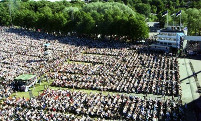 Fotonegatiiv. XIII üldlaulupidu ja XVI üldtantsupidu 2.- 4. juulil 1999 Tallinnas. Aerofoto publikust.  similar photo