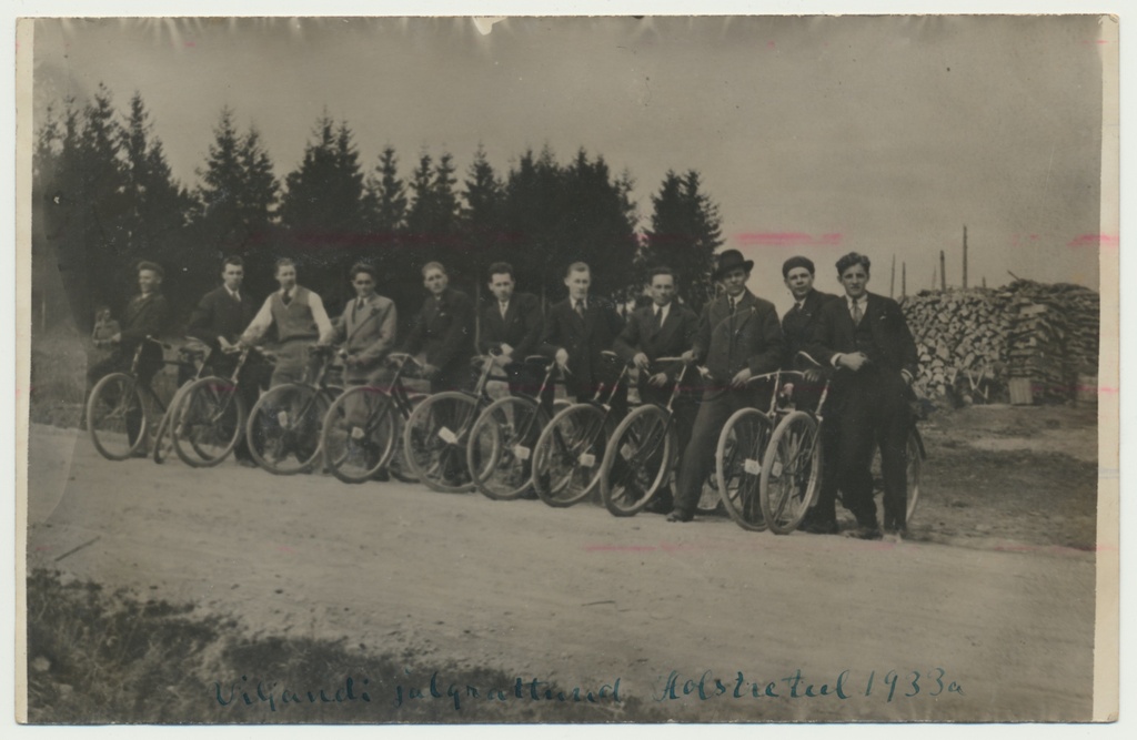 foto, Viljandi jalgratturid Holstre teel, 1933