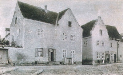 Difference tn.  duplicate photo