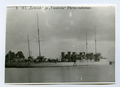 Miiniristlejad "Lennuk" ja "Vambola" Pärnu sadamas.  duplicate photo
