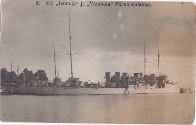 Sõjalaevad Lennuk ja Vambola Pärnu sadamas  duplicate photo