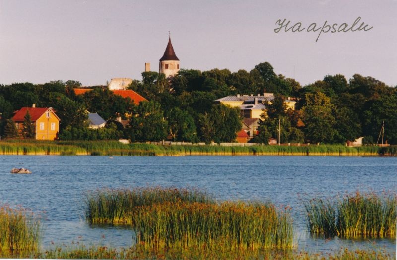 Foto. Vaade Vaiksele kaldale üle Väikese viigi Haapsalus