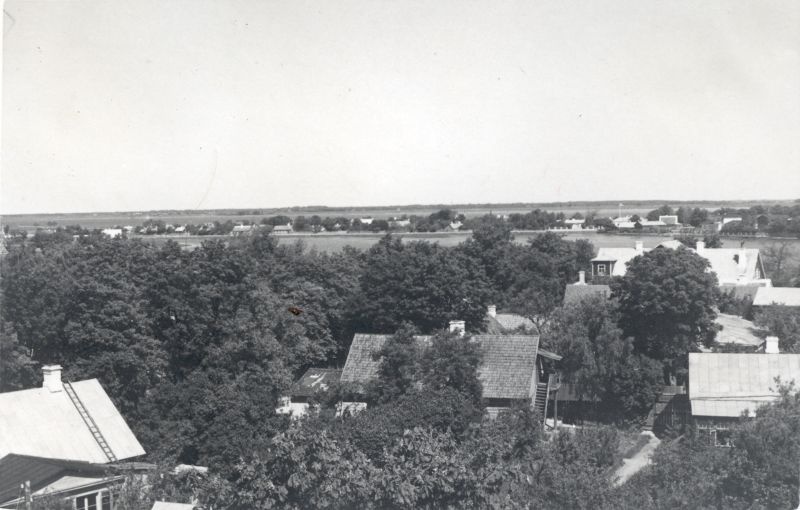 Foto. Haapsalu linnulennuvaade üle Väikese Viigi Tagalahe suunas. Linnavalitsuse album.