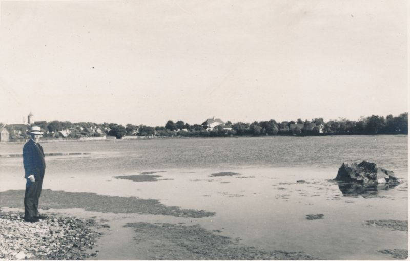 Foto. Vaikse kalda panoraam üle Väikse viigi. 1933.  Albumis HM 8466:1. Kuulunud kapten Harald Dampffile.