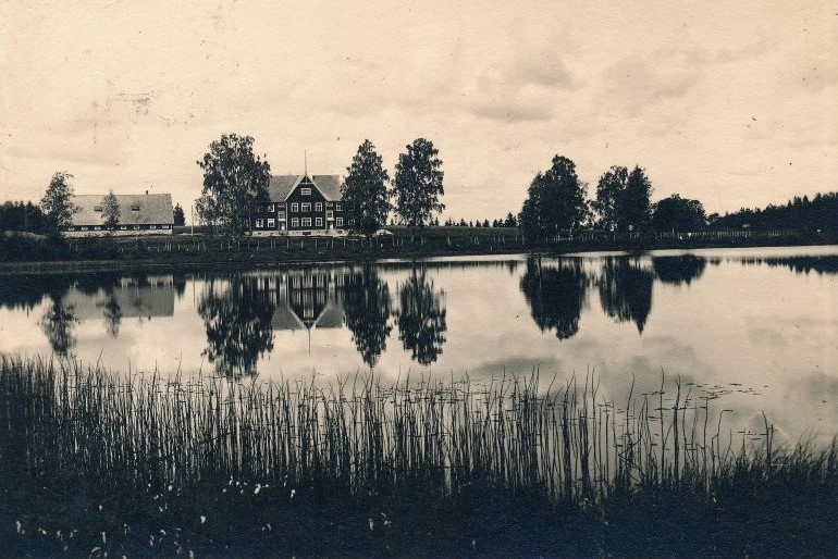 To bring a gender testing station, the oldest agricultural research institution in Estonia, operating in 1910–89, was located in the northeastern part of the Endla gender in Tooma. Research on the Estonian genders was started at the Gender Examination Station on a scientific basis (the geological, botanical and agrochemical investigations were initiated, weather surveys were started). During World War I, the work of the test station grew, was continued since 1922, the area was expanded from the test area and the boilers were advised. To bring was a place of practice for agronomic students and graduates of agricultural work schools. Photo 1931
