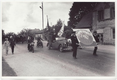 Eesti vabatahtliku tuletõrje 200. aastapäeva tähistamine: piduliku rongkäigu algus, 1988.a.  similar photo