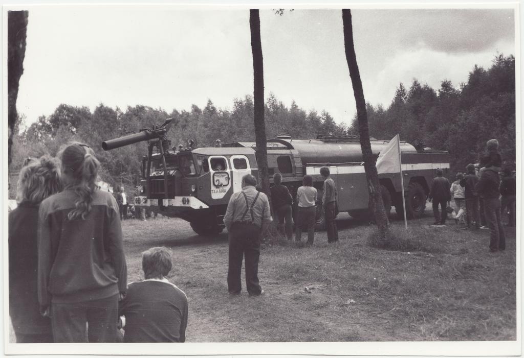 Eesti vabatahtliku tuletõrje 200. aastapäeva tähistamine: lennujaama tuletõrje paakauto, 1988.a.