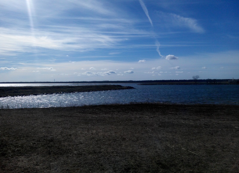 Paadilaenutushoone rannal, vaade niidult. rephoto
