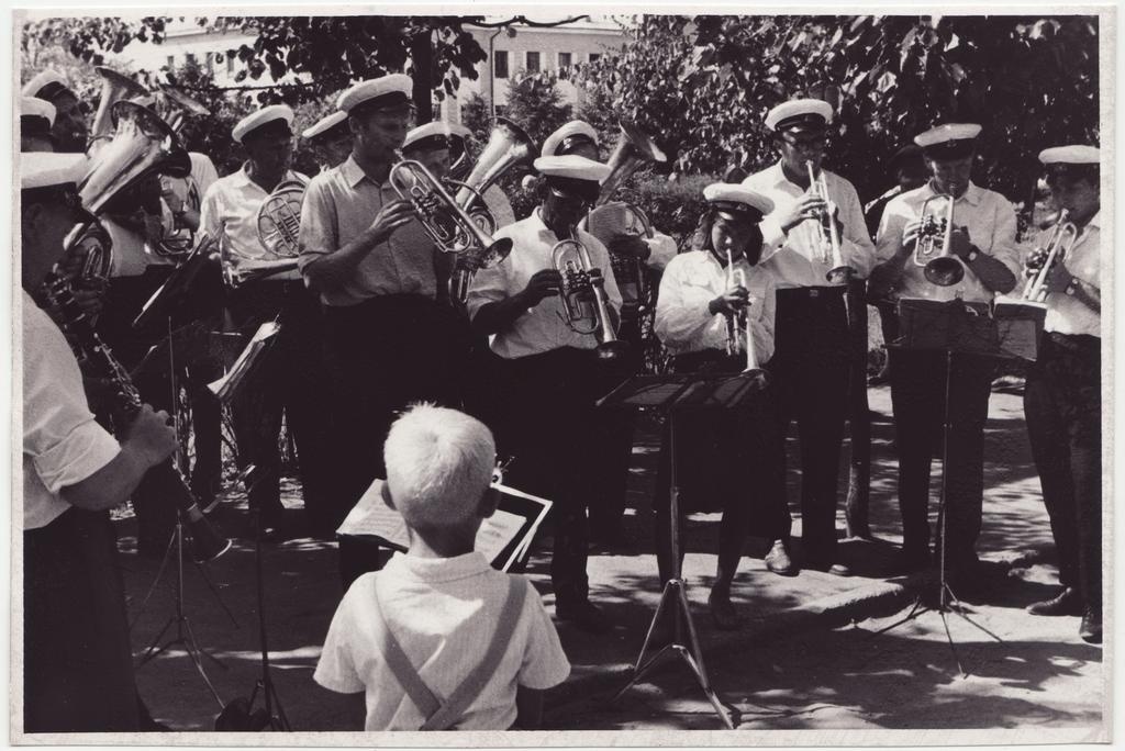 Võru VTÜ 100.a. tähistamine: ühingu orkester on noore dirigendi juhendada, 1967.a.