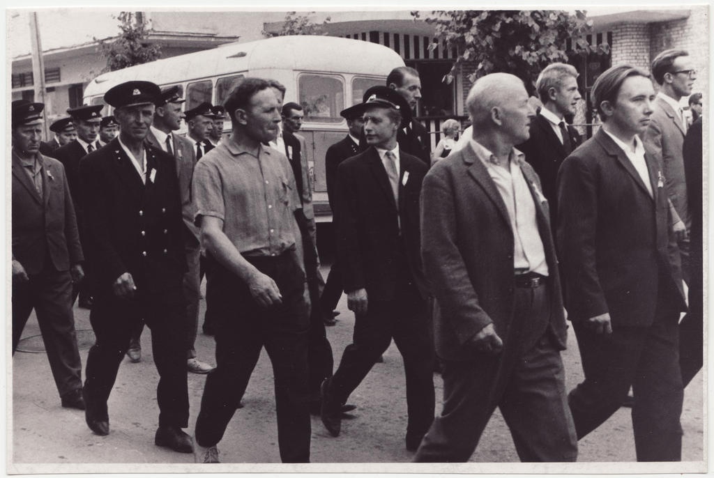 Võru VTÜ 100.a. tähistamine: pidulikus rongkäigus. 1967.a.