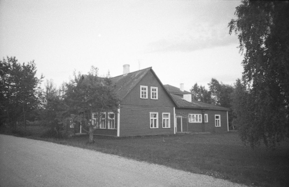Mustjala folk house