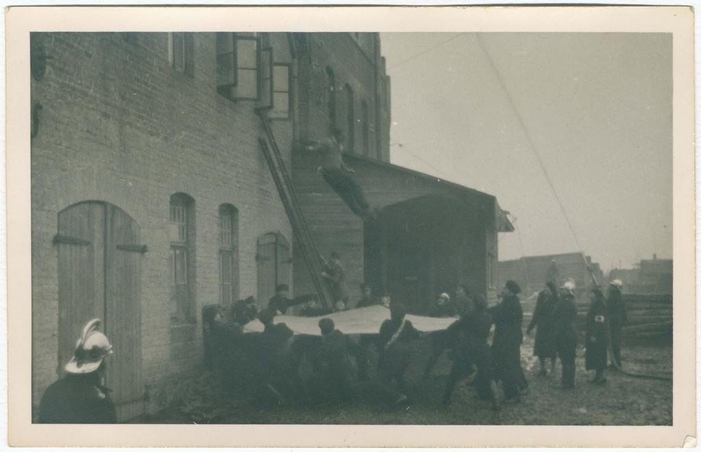 Hüpe päästelinale taktikalise õppuse ajal Viljandis