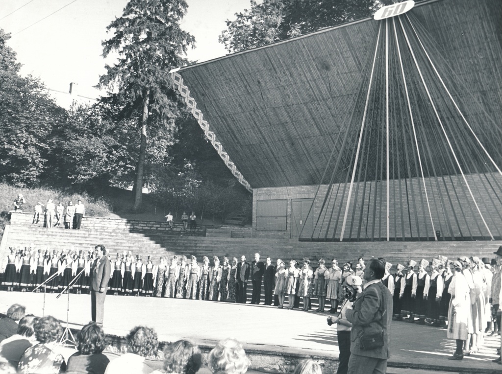 Rahvaste sõpruse pidu Vallimäel