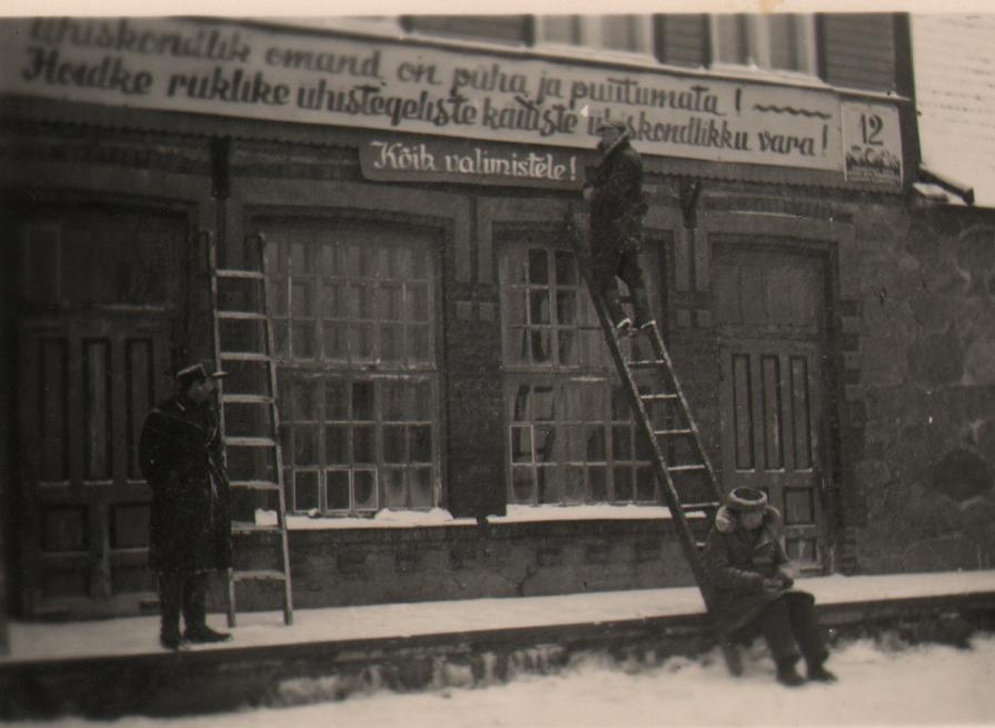 Kolga-Jaani piimaühingu kaunistamine valimiste puhul