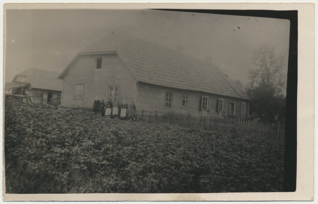 foto Tarvastu khk Vana-Suislepa vald, vanadekodu (kuni 1920 vallamaja), hoone, elanikud u 1925