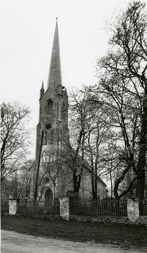 Järva-Jaani kirik, vaade läänest. Torn J.G. Mühlenhausen