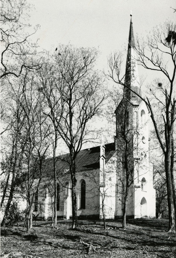 Lihula Eliisabeti kirik, vaade hoonele loodest