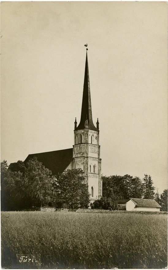 Türi Martini kirik, vaade hoonele loodest