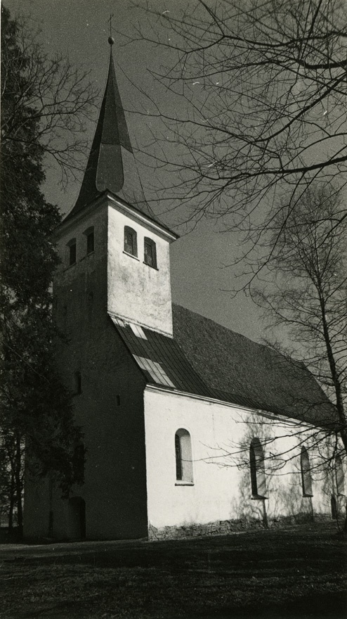 Mihkli kirik, vaade hoonele loodest