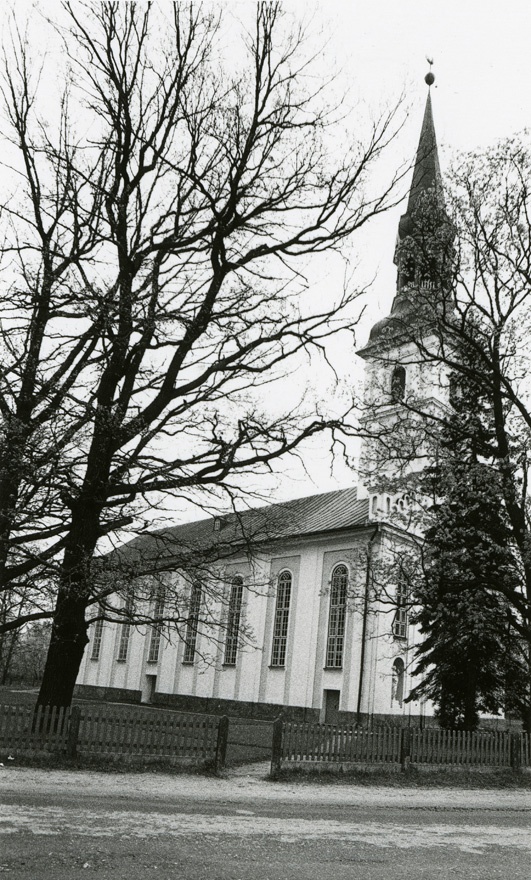 Räpina Miikaeli kirik, vaade põhjast. Tornikiiver Reinhold Guleke
