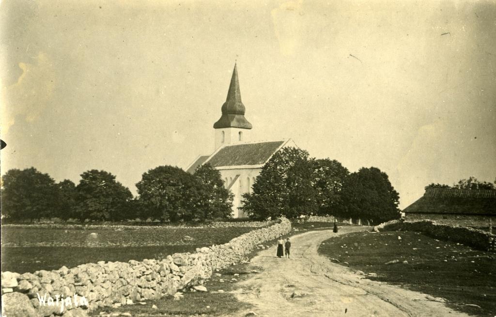 Valjala Martini kirik, vaade loodest