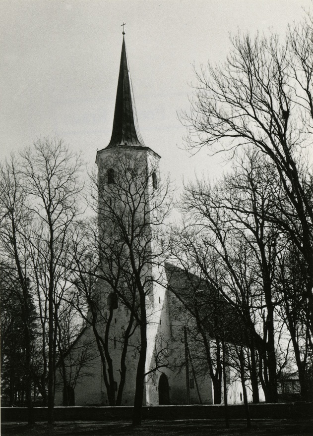 Haljala kirik, vaade edelast