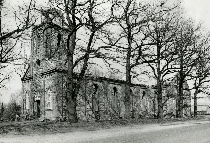 Tori kirik, vaade edelast. Ehitusmeister Passlack, arh Sievers