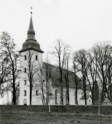 Torma Maarja kirik, vaade edelast  similar photo
