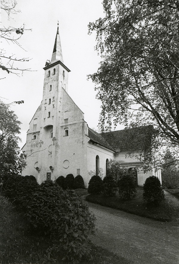 Põlva Maarja kirik, vaade edelast