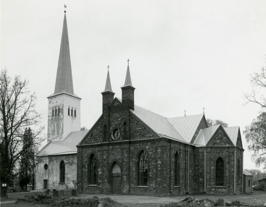 Kambja Martini kirik, vaade kagust