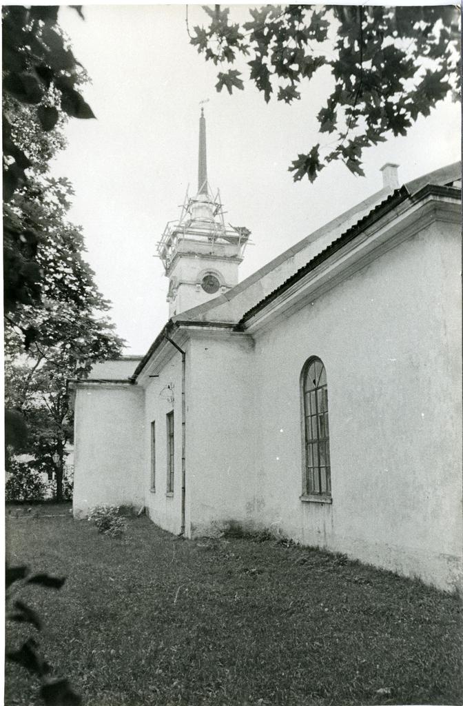 Kuressaare Laurentiuse kirik, vaade ida-kagust