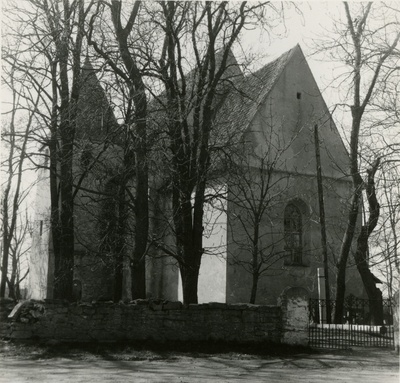 Ridala Maarja-Magdaleena kirik, vaade hoonele kagust  similar photo