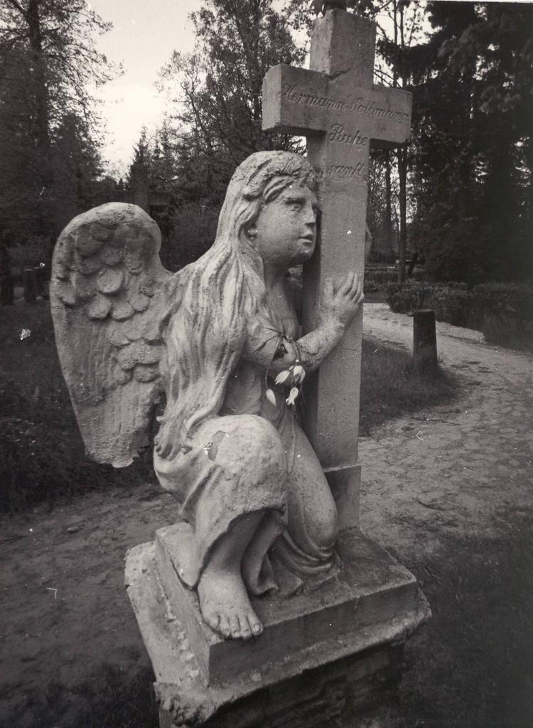 Hermann Kollimanni hauamonument