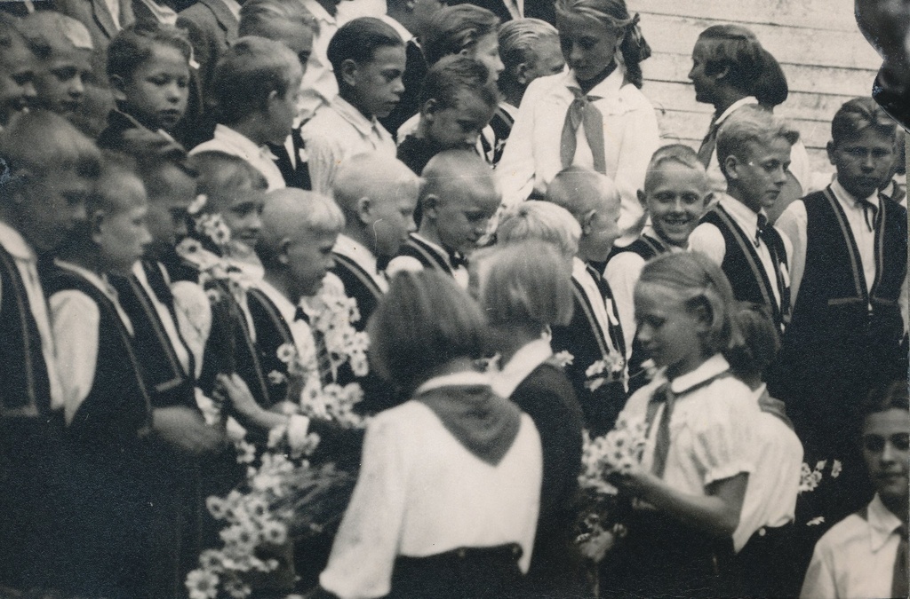 Foto Võru maakondlikul laulupeol esinevad poistekoorid 11.juulil 1959.a.