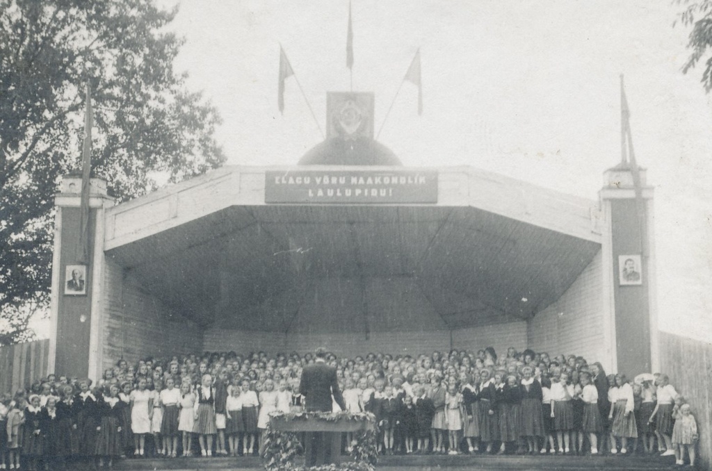 Fotod Pilte peopaigalt I Võru maakondlikul laulupeol Kandle aias 20.juulil 1947.a.